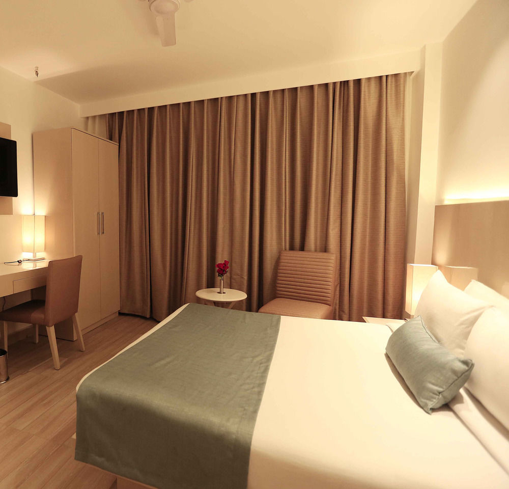 Hotel Shanti Palace West Нью-Дели Экстерьер фото